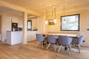 Chalet | Dining - Superior Chalet #23 mit Sauna & Hot Tub (Stadl-Predlitz)