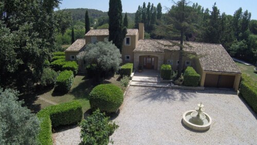Luxury villa in provence with aircon and private pool