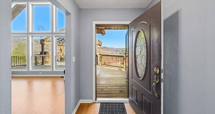 Lakeview GEM with boat slip 3 bedrooms sleeps10