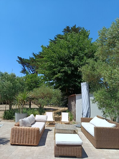 Exceptional residence 80 metres from the beach