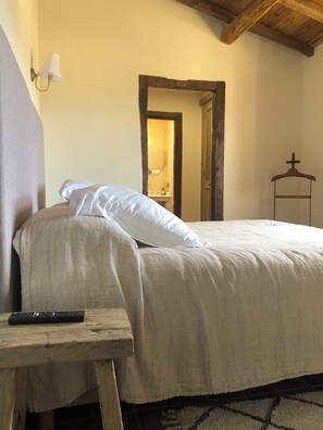 2 chambres, fer et planche à repasser, Wi-Fi, draps fournis