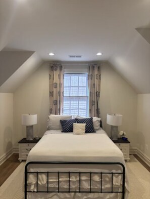 1 bedroom, iron/ironing board, travel crib, WiFi - Home Away From Home in Falls Church (Falls Church)