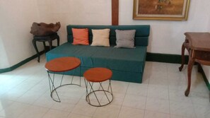 Habitació superior, 1 llit de matrimoni | Sala d'estar