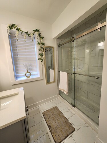 Charming 1-bedroom apartment in  Detroit with AC, WiFi