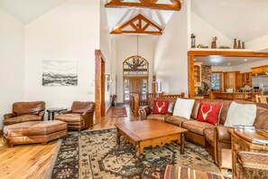 TV, caminetto, lettore DVD