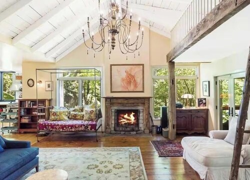 8-bedroom house & barn boardering the Catskill Mountain Preserve and family farm