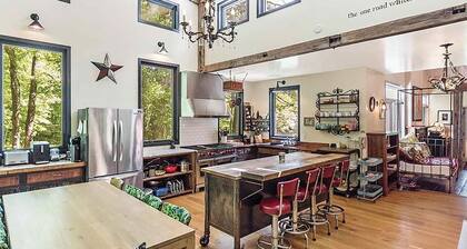 8-bedroom house & barn boardering the Catskill Mountain Preserve and family farm