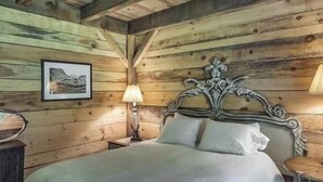 8 bedrooms, iron/ironing board, WiFi, bed sheets