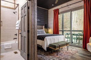 5 bedrooms, desk, iron/ironing board, WiFi