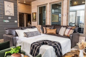 5 Schlafzimmer, Schreibtisch, Bügeleisen/Bügelbrett, WLAN