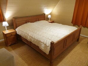 5 bedrooms, iron/ironing board, free WiFi - House for 8 persons. 5 bedrooms, 2 bathrooms, 3 toilets with garage/garden. (Willingen (Upland))