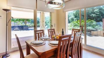 House, 5 Bedrooms, Terrace | Dining