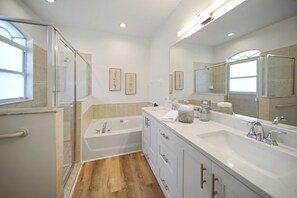 Hair dryer, towels, soap, toilet paper - Stylish Naples Home  Lake Views (Naples)