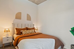 1 bedroom, desk, iron/ironing board, free WiFi - Cozy Retreat Channelside | 1 BR | Great Amenities (Tampa)