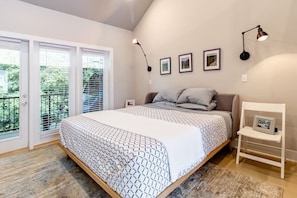 1 bedroom, desk, WiFi, bed sheets