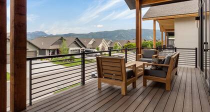 Brand New Custom 7-bedroom 6-Bath Home with Lake and Mountain Views!