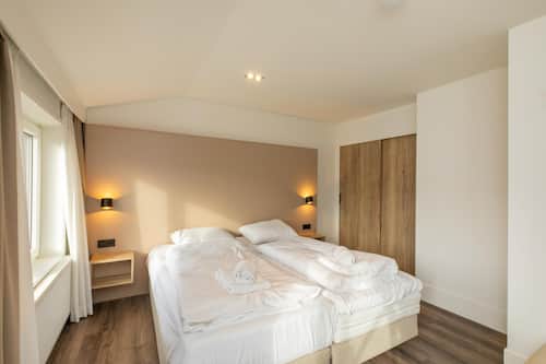 House | 1 bedroom, individually furnished, bed sheets