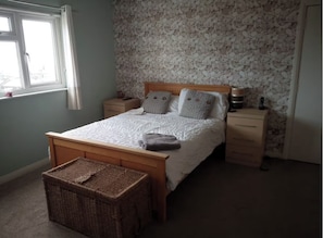 5 habitaciones, tabla de planchar con plancha, wifi y ropa de cama