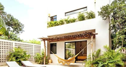 Exclusive Chic VillaΔ Pool, Rooftop Views& Privacy