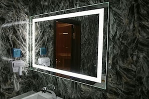 Bathroom - Shengyuan Hotel (Ergun)