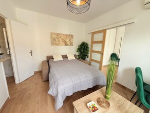 1 soverom, strykejern/-brett, wi-fi og sengetøy