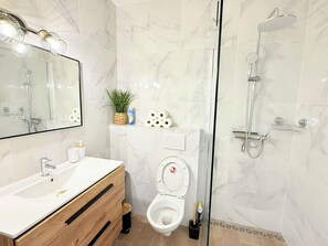 تجهيزات دش، مجففات شعر، مناشف