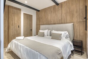 2 chambres, bureau, fer et planche à repasser, lit parapluie