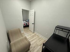 1 habitación, wifi y ropa de cama