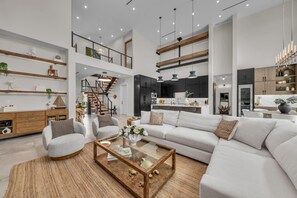 Téléviseur connecté, foyer, chaîne audio