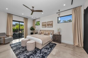 5 Schlafzimmer, Schreibtisch, Bügeleisen/Bügelbrett, Reisekinderbett