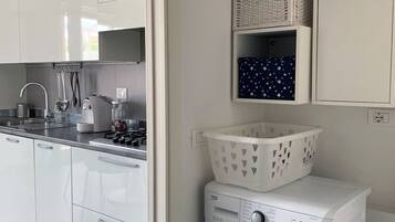 Réfrigérateur, four, plaque de cuisson, lave-vaisselle