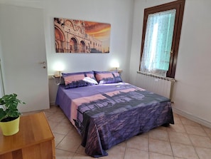 1 bedroom, iron/ironing board, travel cot, WiFi