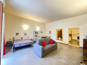 Appartement Confort, balcon, vue ville | Coin séjour