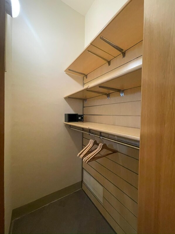 Comfort Apartment, Balcony, City View | Wardrobe