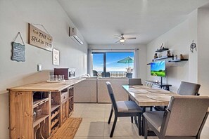 Dining - OCEANVIEW 2 BR condo with AC, WiFi in enchanting Diamante area Cabo San Lucas! (Cabo San Lucas)