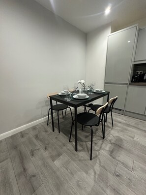 Apartment | Dining