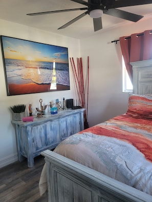 4 bedrooms, desk, iron/ironing board, travel cot - 2 MI to the Beach- Relaxing and Fun (Largo)
