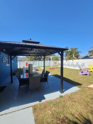 Outdoor dining - 2 MI to the Beach- Relaxing and Fun (Largo)