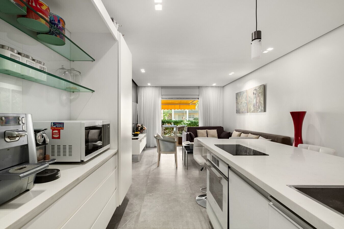 Geladeira, micro-ondas, fogão, cooktop