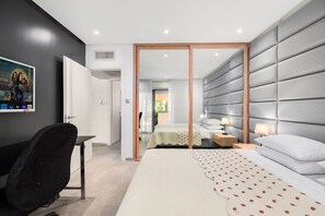 2 bedrooms, iron/ironing board, free WiFi - Royal Park 2BR Family Apt | Pool & Free Parking (Eilat)