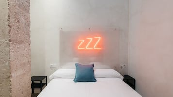 1 dormitorio, tabla de planchar con plancha, wifi y ropa de cama