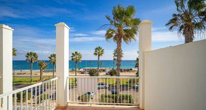 BeachHouse with Pool, Parking & Stunning sea Views