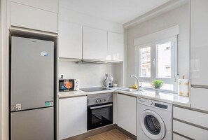 Fridge, microwave, oven, coffee/tea maker