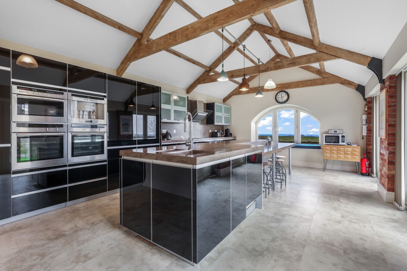 冷蔵庫、電子レンジ、オーブン、食器洗い機