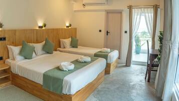 Deluxe Triple Room, Sea View | Desk, free WiFi