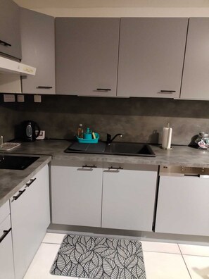 Micro-ondes, four, plaque de cuisson, lave-vaisselle