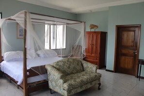 2 quartos, ferros/tábuas de passar roupa, Wi-Fi, roupa de cama