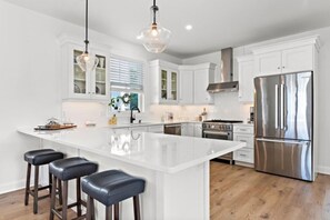 Mikrowelle, Ofen, Herdplatte, Geschirrspüler