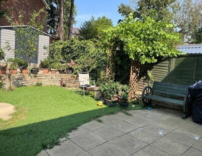 Near Roundhay Park- one of EU's biggest city Parks