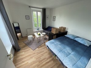 1 bedroom, bed sheets